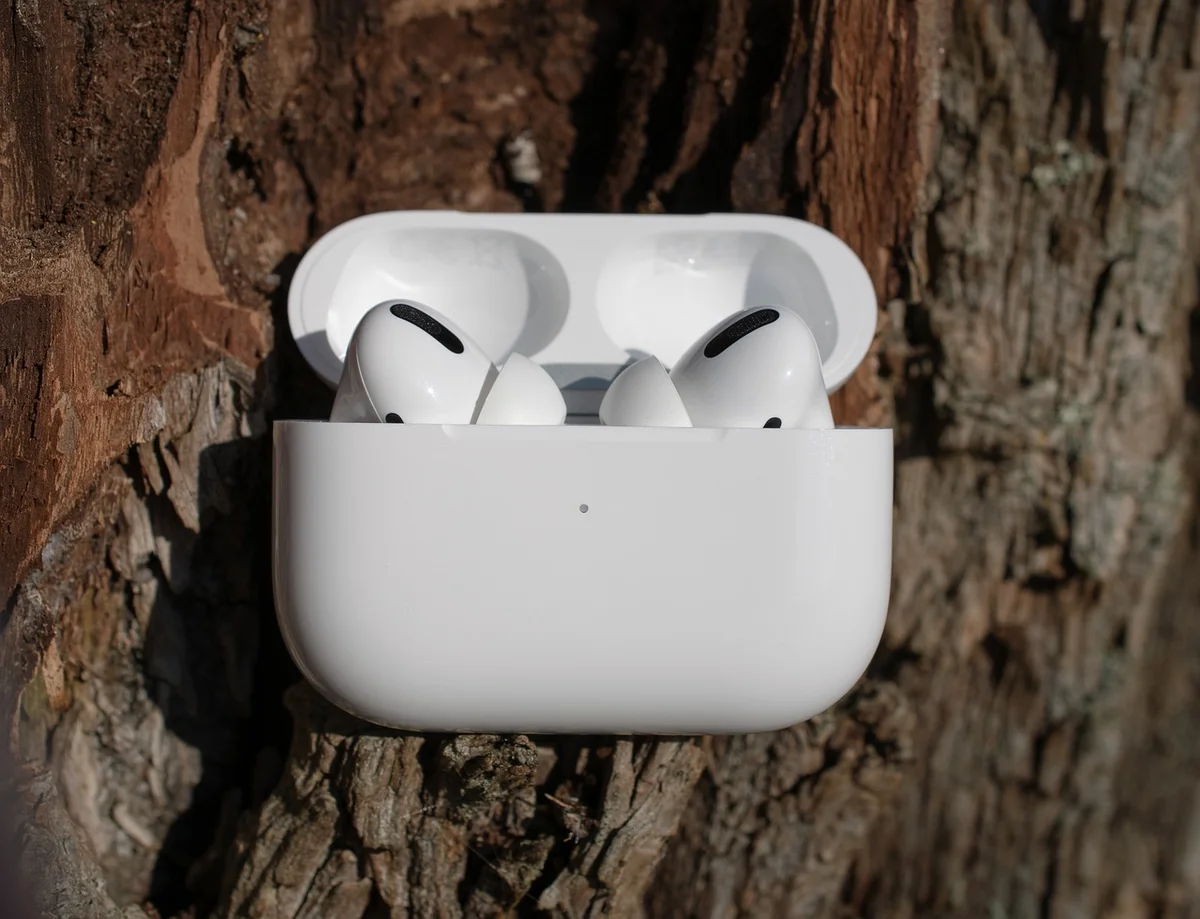 Top 7 Best Noise Cancelling Headphones for Long Haul Flights Under $200 in 2026