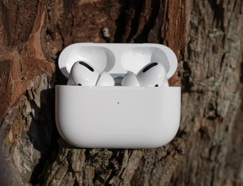 The Top 5 Best Noise Cancelling Headphones for Long Haul Flights Under $200